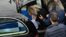 Σε κλίμα οδύνης η κηδεία του λιμενικού στο Άστρος – Η Βουλή «υιοθετεί» το παιδί του