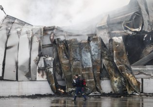 «Σα να έπεσε βόμβα, άνοιξε σαν τριαντάφυλλο» – Πώς περιγράφουν την πολύνεκρη έκρηξη στο εργοστάσιο «Βιολάντα»