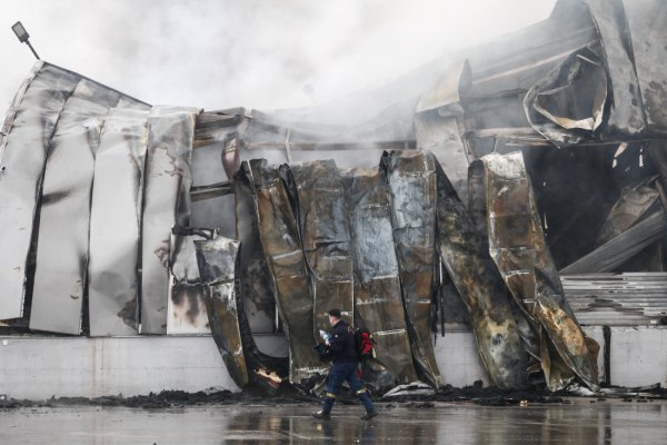 «Σα να έπεσε βόμβα, άνοιξε σαν τριαντάφυλλο» – Πώς περιγράφουν την πολύνεκρη έκρηξη στο εργοστάσιο «Βιολάντα»