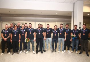 Επέστρεψε στην Ελλάδα με το χάλκινο μετάλλιο η Εθνική πόλο (pics)