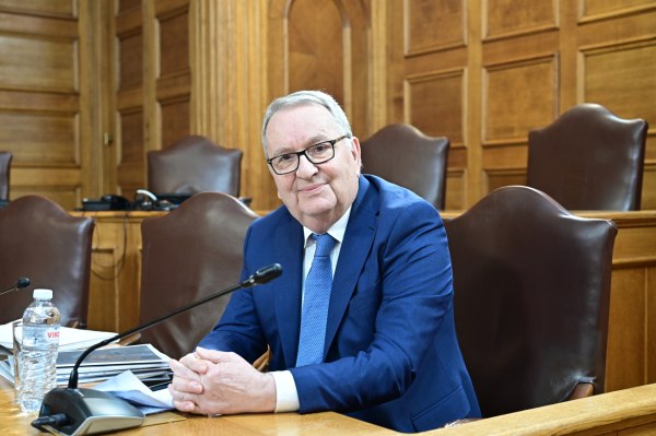 Μύλος στην Εξεταστική μεταξύ Κωνσταντοπούλου και Νικολακόπουλου: «Τώρα μιλάω εγώ» – «Είσαι άντρας εσύ τώρα;»