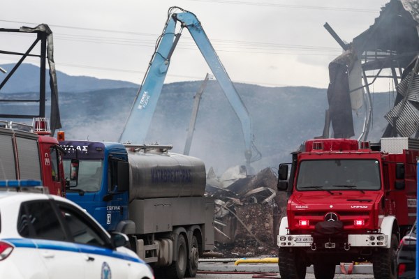Προπάνιο σαν βόμβα κάτω από το εργοστάσιο «Βιολάντα» – Τι αντιμετωπίζουν ποινικά οι τρεις συλληφθέντες