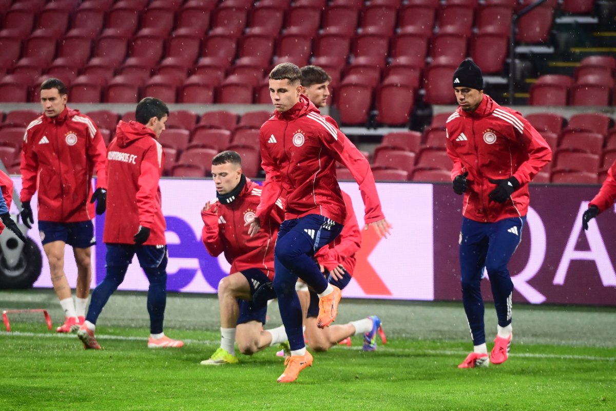 Ολυμπιακός: Προπόνηση υπό βροχή στο «Johan Cruyff Arena»  (pics+vids)