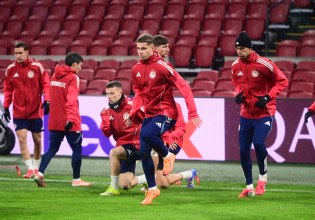 Ολυμπιακός: Προπόνηση υπό βροχή στο «Johan Cruyff Arena»  (pics+vids)