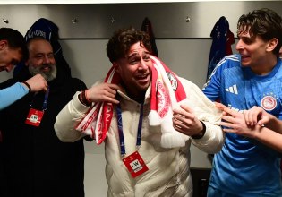 Ολυμπιακός: Έτσι πανηγύρισαν οι ερυθρόλευκοι τη σπουδαία πρόκριση –  Στα αποδυτήρια και ο Κωστούλας! (vid)