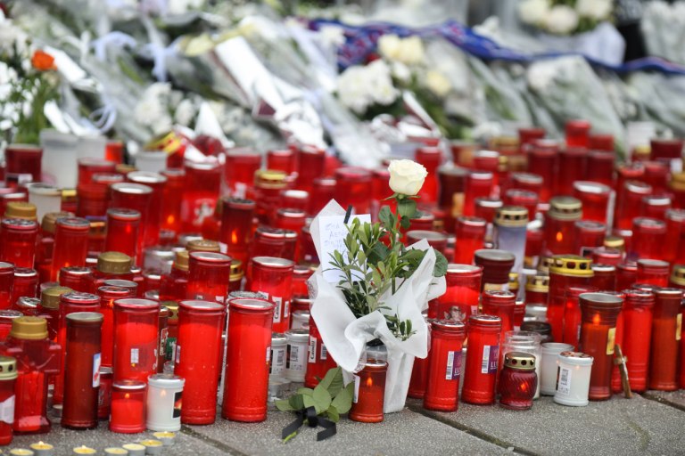 Δυστύχημα στη Ρουμανία: Η τελευταία πράξη του δράματος – Κηδεύτηκαν οι πέντε οπαδοί του ΠΑΟΚ