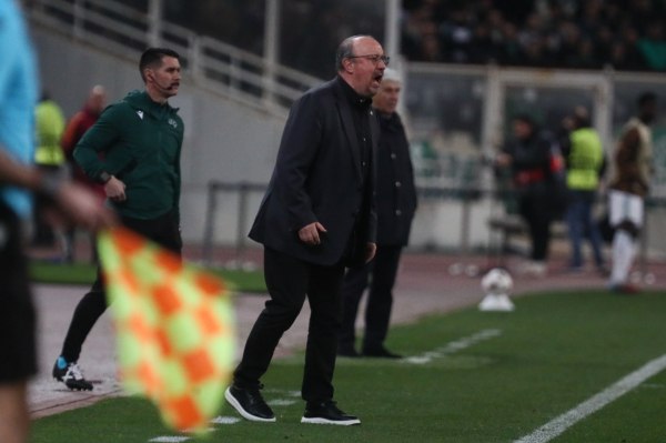 Μπενίτεθ: «Συμπαγής, σκληροτράχηλη ομάδα η Πλζεν»