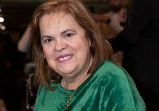 «Είχαμε φτώχεια. Θυμάμαι δεν φορούσα παπούτσια»: Συγκινεί η Έφη Θώδη μιλώντας για τα παιδικά της χρόνια