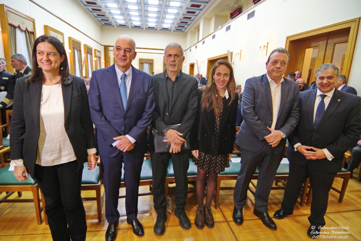 Ο Δήμαρχος Πειραιά Γιάννης Μώραλης στην εκδήλωση κοπής πίτας του Ε.Β.Ε.Π.