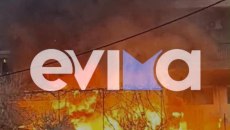 Μεγάλη φωτιά σε σπίτι στη Χαλκίδα – Στο νοσοκομείο δύο άτομα – Διασωληνώθηκε το ένα