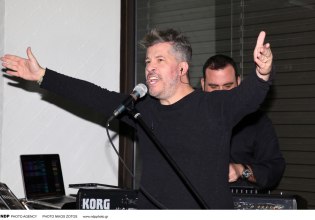 Χάρης Βαρθακούρης: «Με τον πατέρα πηγαίναμε σε παιχνιδάδικο και έκλεινε μισή ώρα μετά, για να διαλέξω παιχνίδι»