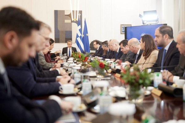 Κυβέρνηση: «Θετική ατζέντα» (ξανά) με νύχια και με δόντια