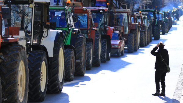 Μάθημα αγροτιάς… γιατί όταν βάζει πλάτη η κοινωνία ο αγώνας αποκτά βάθος και πολιτική αξία