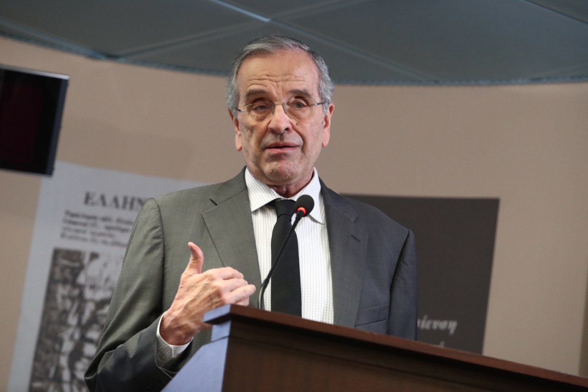 Με αιχμές για το «επιτελικό κράτος» Μητσοτάκη η ομιλία Σαμαρά για τον Σήφη Βαλυνάκη