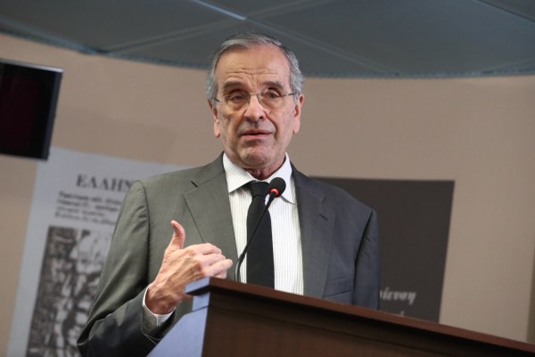 Με αιχμές για το «επιτελικό κράτος» Μητσοτάκη η ομιλία Σαμαρά για τον Σήφη Βαλυνάκη
