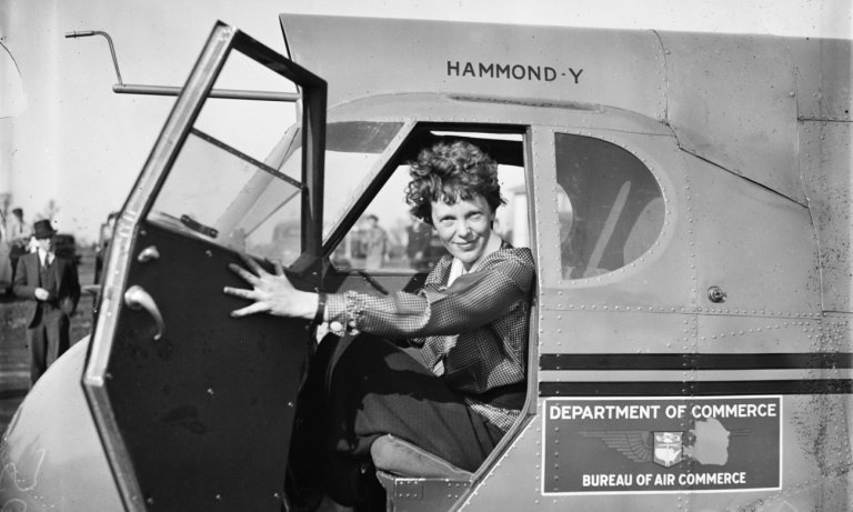 Τα τελευταία κλικ: Ανέκδοτες φωτογραφίες της Αμέλια Έρχαρτ λίγες ώρες προτού το όνειρο γίνει εφιάλτης