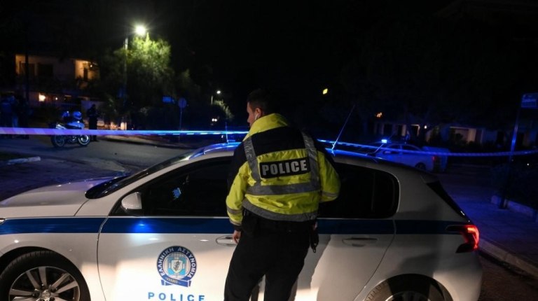 Άγιος Δημήτριος: Αρχηγός ομάδας χούλιγκαν ο 39χρονος που δέχθηκε πυροβολισμούς – Είχε συλληφθεί για εγκληματική οργάνωση