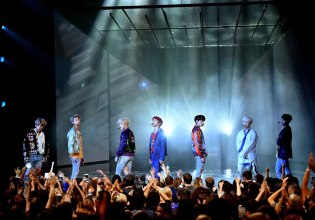 BTS: Οι «βασιλιάδες» της K-pop επιστρέφουν με νέο άλμπουμ μετά από 6 χρόνια σιωπής