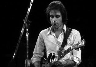 «Δεν είμαι έτοιμος να φύγω ακόμη»: Πέθανε ο Bob Weir, κιθαρίστας και ιδρυτικό μέλος των Grateful Dead