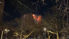 Νέα Υόρκη: Φωτιά ξέσπασε στους δύο τελευταίους ορόφους πολυκατοικίας στο Μπρονξ – Φόβοι για θύματα