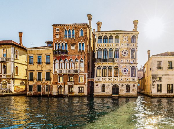 Το «καταραμένο» βενετσιάνικο παλάτσο που κάποτε ζωγράφισε ο Μονέ βγαίνει προς πώληση – Η ιστορία του