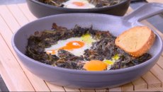 Συνταγή: Τσιγαριαστά χόρτα με αυγά