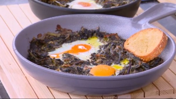 Συνταγή: Τσιγαριαστά χόρτα με αυγά