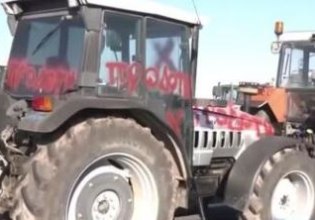 Μπλόκο της Νίκαιας: Μηνύσεις από τους αγρότες για τον βανδαλισμό στα τρακτέρ τους