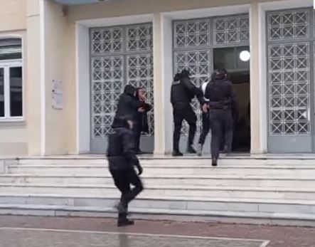 Δολοφονία στο Αγρίνιο: Στον ανακριτή ο δράστης – Τι θα πει στην απολογία του