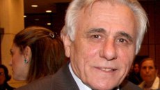 Πέθανε ο δημοσιογράφος Σπύρος Καρατζαφέρης