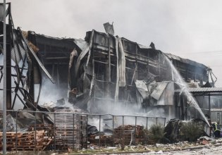 Τρίκαλα: Τέσσερις εργαζόμενες νεκρές από τη μεγάλη φωτιά στο εργοστάσιο