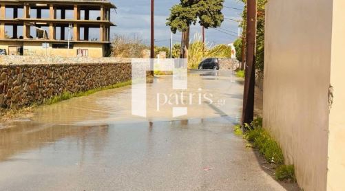 Ηράκλειο: Προβλήματα από την κακοκαιρία - Πλημμύρισαν δρόμοι