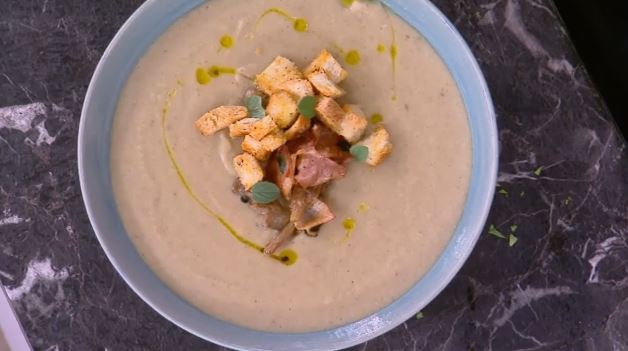 Συνταγή: Bελουτέ σούπα κουνουπίδι με μπέικον και μανιτάρια