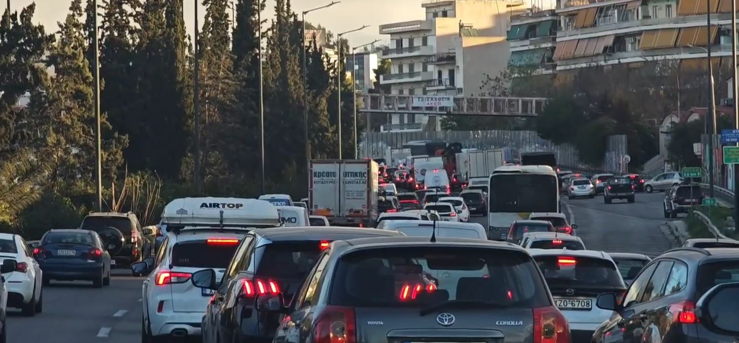 Τεράστιο μποτιλιάρισμα στον Κηφισό λόγω του σοβαρού τροχαίου
