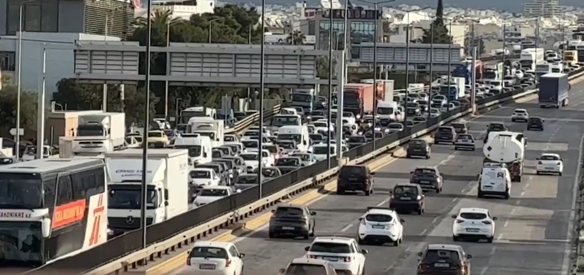 Στο κόκκινο ο Κηφισός: Μποτιλιάρισμα από Κηφισιά έως Ιερά Οδό – Αγγίζει τα 16 χιλιόμετρα