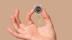 Η Neuralink του Μασκ σχεδιάζει μαζική παραγωγή του εγκεφαλικού της εμφυτεύματος