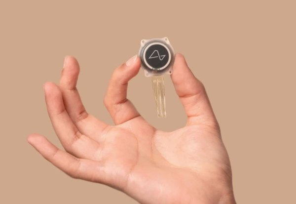 Η Neuralink του Μασκ σχεδιάζει μαζική παραγωγή του εγκεφαλικού της εμφυτεύματος