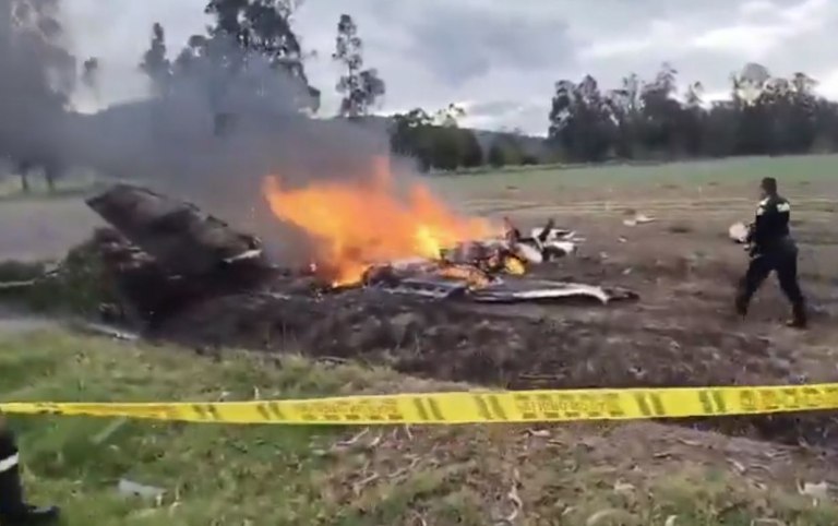 Κολομβία: Έξι νεκροί σε συντριβή ιδιωτικού αεροσκάφους – Δημοφιλής τραγουδιστής μεταξύ των θυμάτων [βίντεο]