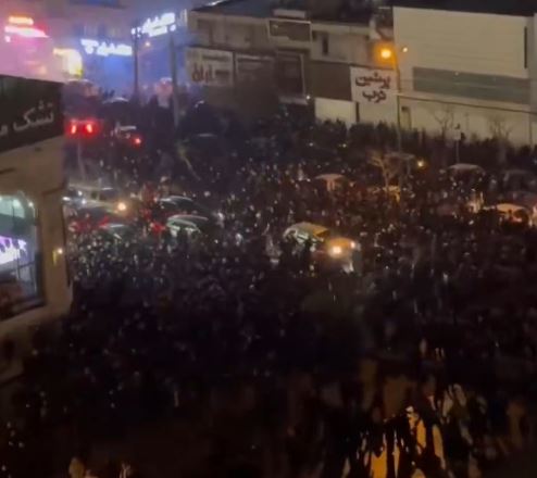 Διαδικτυακό μπλακ άουτ στο Ιράν όπου κλιμακώνεται η καταστολή – Έτοιμος να επέμβει ο Τραμπ, ανταλλάσσει απειλές με την Τεχεράνη