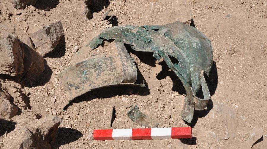 Τα μπρούτζινα αγγεία μαρτυρούν ότι ο τάφος ανήκε σε πρόσωπο της ελίτ (Hüseyin Erpehlivan)