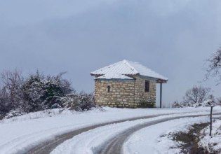 Στα «λευκά» Ηλεία, Μεσσηνία και Σέρρες – Χιονίζει σε Βίλια και Πάρνηθα