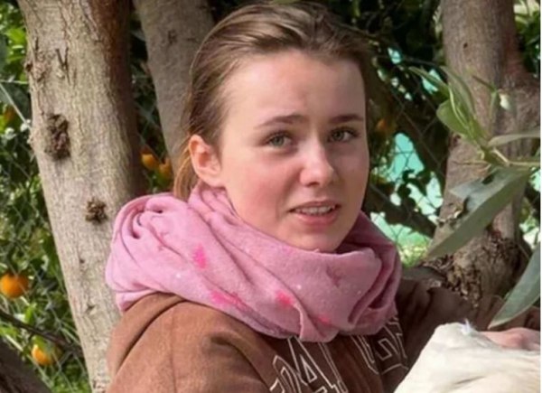 Εξαφάνιση 16χρονης Λόρας: «Σε αγαπάμε, γύρνα πίσω» – Το σπαρακτικό μήνυμα του πατέρα και της μητέρας της