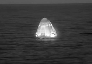 Πίσω στη Γη το πλήρωμα της NASA μετά το πρωτοφανές ιατρικό απρόοπτο στον ISS