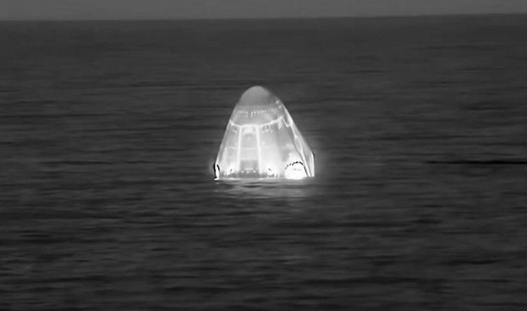 Πίσω στη Γη το πλήρωμα της NASA μετά το πρωτοφανές ιατρικό απρόοπτο στον ISS