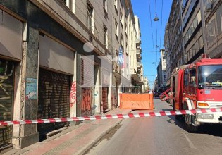 Άνδρας απειλεί να πέσει από την ταράτσα της Πολεοδομίας στην Αθήνα