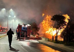 Κατασβέστηκε η φωτιά στα Καζάνια στο Πέραμα – Φλόγες 20 μέτρων, «αν δεν κλείναμε σωλήνες θα έφτανε στην Ε.Ο.»