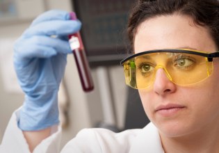 Τεστ αίματος μπορεί να δείξει την Πάρκινσον ακόμη και δεκαετίες πριν από τα συμπτώματα