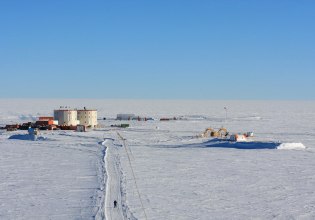 Δείγματα πάγου από όλο τον κόσμο μεταφέρονται στην Ανταρκτική καθώς οι παγετώνες λιώνουν