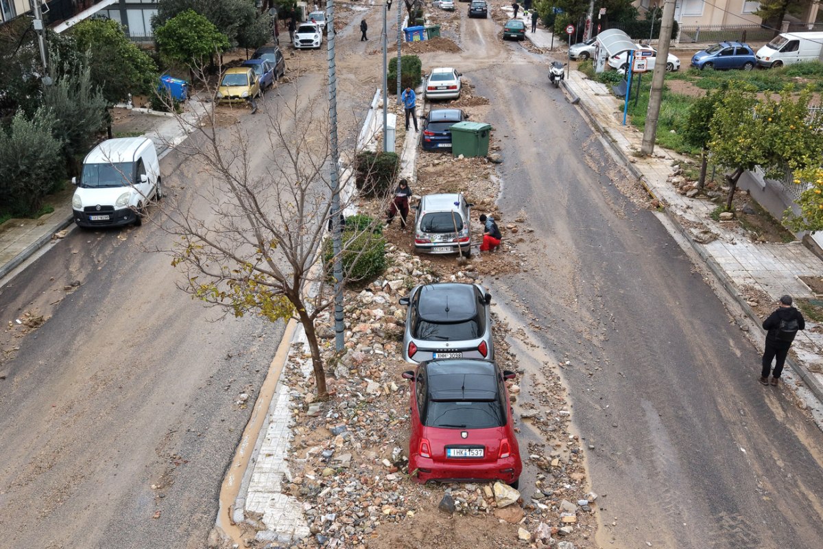 Κακοκαιρία στην Αττική: Στο ίδιο έργο θεατές – Τα νότια προάστια μετρούν τις πληγές τους