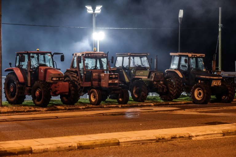 Αγρότες: Τα σενάρια για «ολικό black out» σε δρόμους και λιμάνια – Αντίστροφη μέτρηση για την κρίσιμη πανελλαδική σύσκεψη